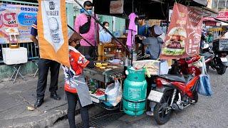 Amazing $1 burger motorcycle truck in Bangkok | thai street food