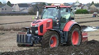 Kubota M7171 tractor with Pottinger Servo 35S Nova 5 furrow plough at Newmachar Jan 2020.