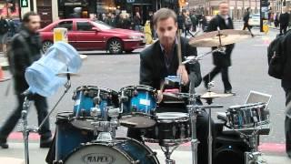 Insane D&B/Jungle/HipHop/R&B Drumming nr Liverpool Street Station (Oded Kafri)