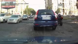 NEW car and motorbike accident in Russia!Honda CR V crash!