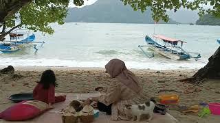 Liburan Dipantai Pasir Putih Karanggongso Makan Bersama Keluarga #beach #sunset #vlog #mukbang #food