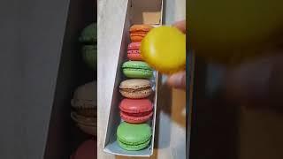 Başqa yerlərə nisbətən Azzada bir az dadlıdır.Amma hələdə dadı damaqda qalan macaron tapa bilmirem.