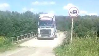 Bridge collapse: Truck driver ignores the weight limit sign