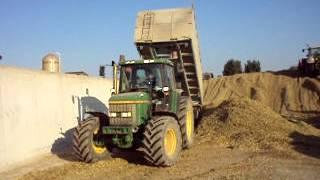 JD 6610 e pavelli in scarico insilato