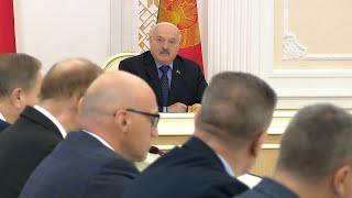 Лукашенко: Не то что сарай построить! Они пол не могут залить! // Совещание с Совмином