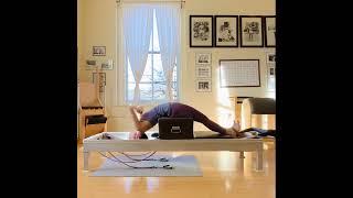 Elaine Ewing demonstrating Short Box Progressions on the Reformer