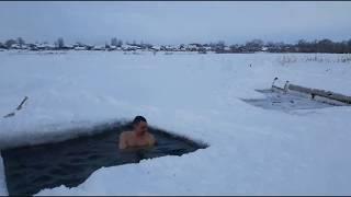 Купание в проруби.Моржевание Закаливание .Winter swimming Quenching Weather whispers