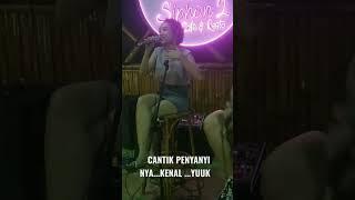 PENYANYI CANTIK