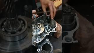 Hero splendor engine gear box assembly#automobile #bike #shortsvideo#mountains #rider#hero#heromotor