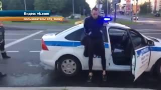Упоротый Угонщик В Лосинах Не Смог Остановиться Танцевать Даже Перед Полицейскими!!!