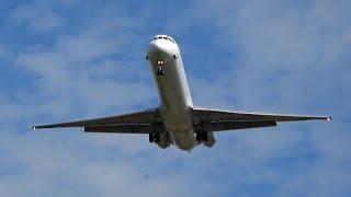 STUNNING SOUND!!! / old DOUGLAS MD-82 (MadDog) OVERHEAD´s @ HAMBURG AIRPORT / landing + takeoff