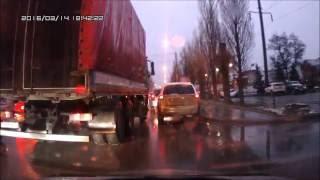 ДТП. Паркетник vs грузовика.