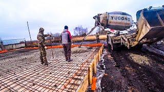 Сломали старые гаражи и начали строить новые. Вожу на МТЗ металлолом на металлобазу.