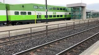 13:30 PM WB GO cab car 362 & MPI MP40PH-3C 618 Brontë Go station October 12 2022