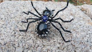 BEADED SPIDER BROOCH FOR HALLOWEEN. Брошь Паук из бисера. मोतियों से ब्रोच मकड़ी।