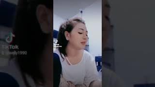 viral tante cantik galau