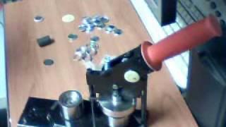 how to make 1 inch magnets with your button machine