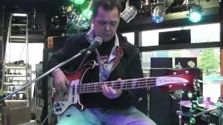 Rickenbacker 4003 Demo (Chris Martin)