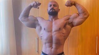 Egyptian bodybuilder Ahmed El Sharawy - Muscle checking