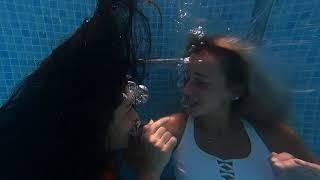 3 girls selfie underwater speaking