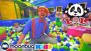 Blippi Visita un Patio de Juegos Cubierto - Vídeos Educativos para Niños | Moonbug Kids en Español