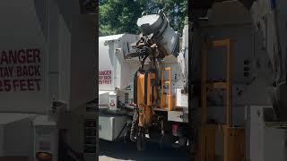 Labrie Garbage Truck Revving #garbagetrucks #trashtruck