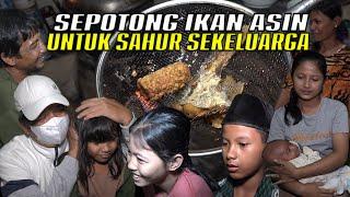 LAUK HANYA SEPOTONG IKAN ASIN&2 TEMPE-MNJD PENGANTAR SAHUR GUBUK KECIL MANG DEDI YG DIHUNI 11 ORANG