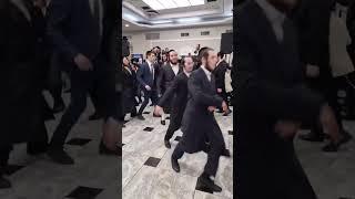 Jewish Wedding Dance Battle!