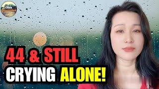 “I’m 44 and Still Alone.” Chinese Leftover Woman Breaks Down in Tears Because of Her Loneliness