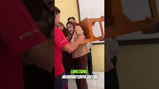 momen lucu ketika murid sekolah kejepit bangku bikin ngakak ‼️‼️ #ngakak #lucu #guru  #sekolah