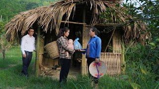 Single mother returns to old home to visit kind old lady