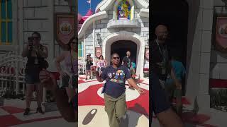 PEACH McINTYRE GOES TO UNIVERSAL EPIC UNIVERSE WITH HER HUSBAND  & 9 KIDS