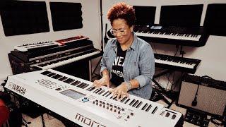 Avery*Sunshine x Yamaha MONTAGE8 White | Artist Profile | The Pianist