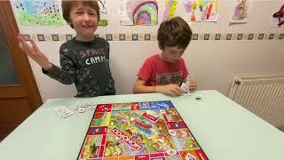 Juego con niños monopoly junior súperzings