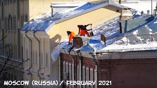 Moscow (Russia): real Spider-Man/ Workers clean snow from the roofs of houses/ winter 2021