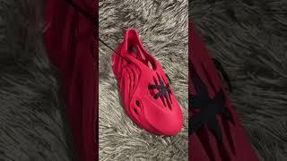 Lacing Yeezy Foam Runners 