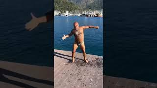 Crazy Man Dancing by Sea I Çılgın Adam Dans Ediyor #sallan #dance #crazy #dancevideo #sea #çılgın