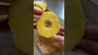 Ciambelline di pasta sfoglia e ananas