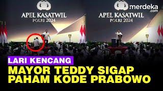 Sigap Mayor Teddy Lari Kencang ke Podium Lihat Kode Jari Prabowo Depan Jenderal Polri