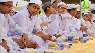 KARACHI, People gather at the 'Mosque Jamia Baitussalam for iftar fast breaking dinner during the Ho