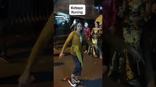 Kebaya Kuning