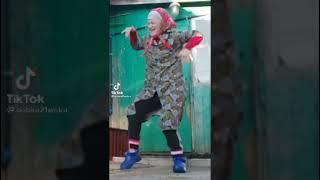 Даже бабушка танцует лучше меня!  #бабушка #танцы #tiktok #рекомендации