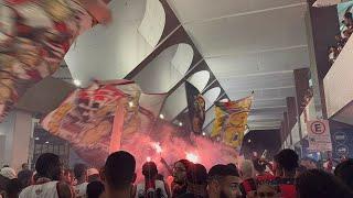  INCRÍVEL! TORCIDA DO VITÓRIA LOTA AEROPORTO 2H DA MANHÃ APÓS VENCER ATHLETICO-PR; CONFIRA IMAGENS