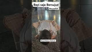 BAYI SAJA BERSUJUD DI MASJID NABAWI MADINAH,  MASYAALLAH