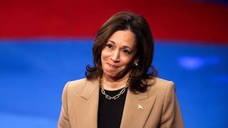 Kamala Harris Caught CHEATING? Did She Use Teleprompter During Univision Town Hall? Viva Fact Check