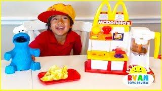 Ryan Pretend Play with McDonalds Toys and cook toys food!