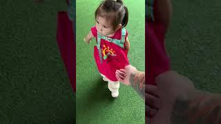 又来接女儿了，问题有点严重了#骗你生女儿 #宝爸带娃 #漏风的小棉袄
