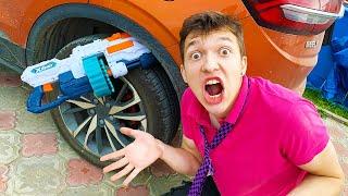 Red Man put Nerf Elite Blaster in Wheel VS Mr. Joe on Orange Super Car 13+