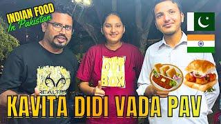 THE  VADA PAV  GIRL | KAVITA DIDI FOOD CART | INDIAN FOODS IN KARACHI | KAVITA  | | VADA PAV |