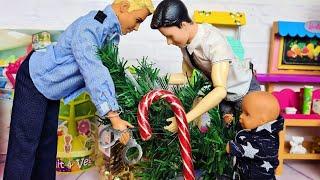 YOUR CHRISTMAS TREE HAS BEEN ARRESTED! Katya and Max are a fun family! Funny TV series dolls